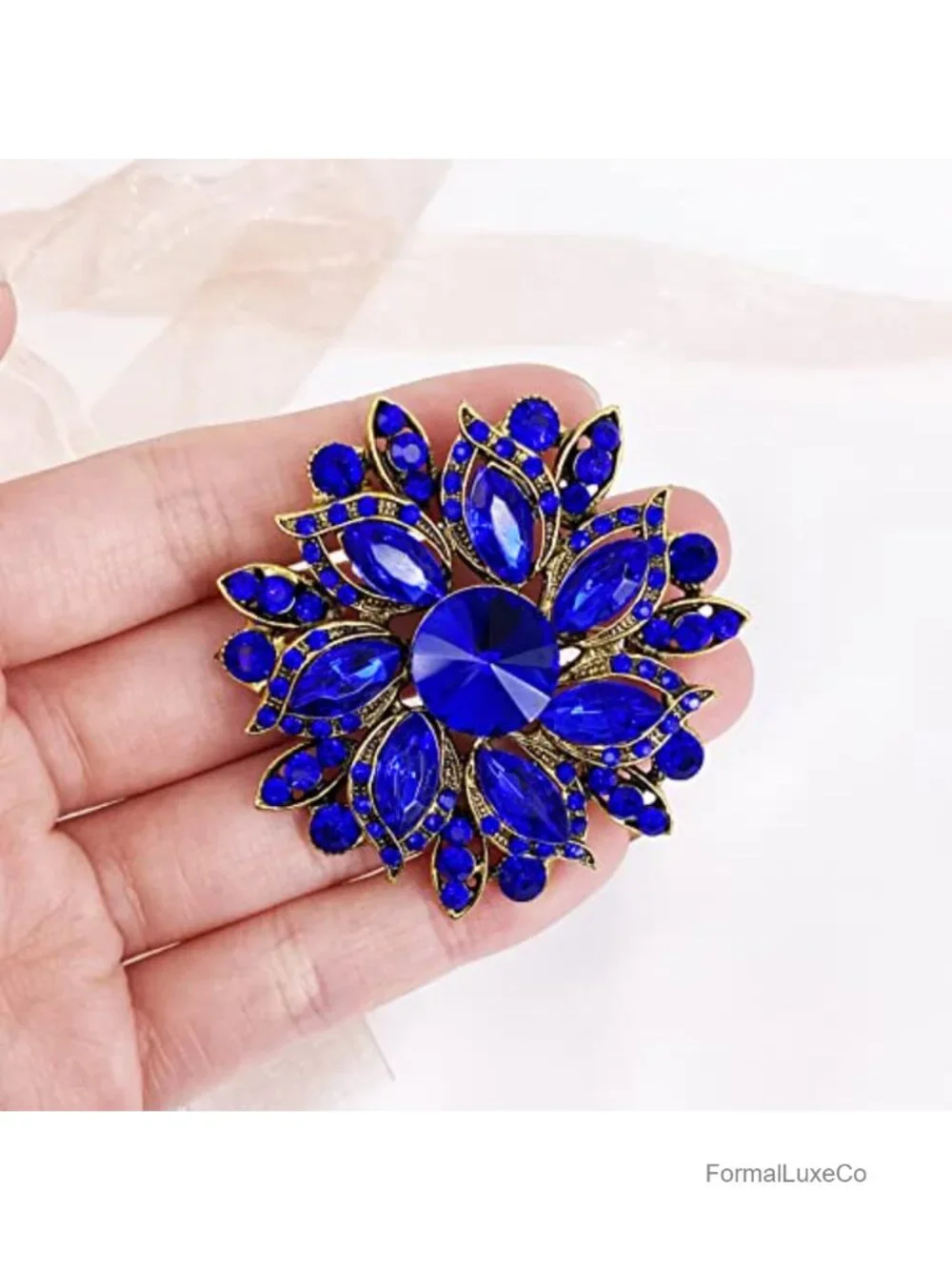 Vintage Crystal Elegant Flower Brooch Pin for Women Wedding Accessory